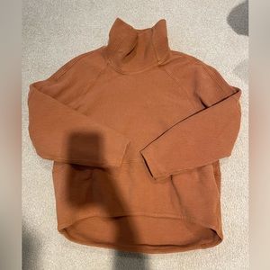 Lululemon pullover size 4
